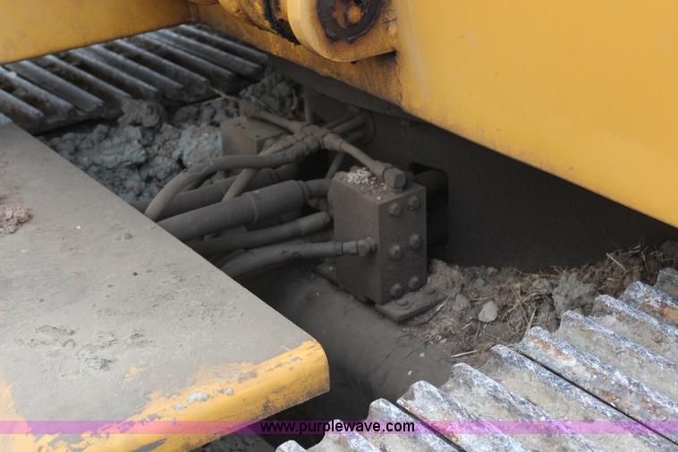 image for item H6136 John Deere 690B excavator