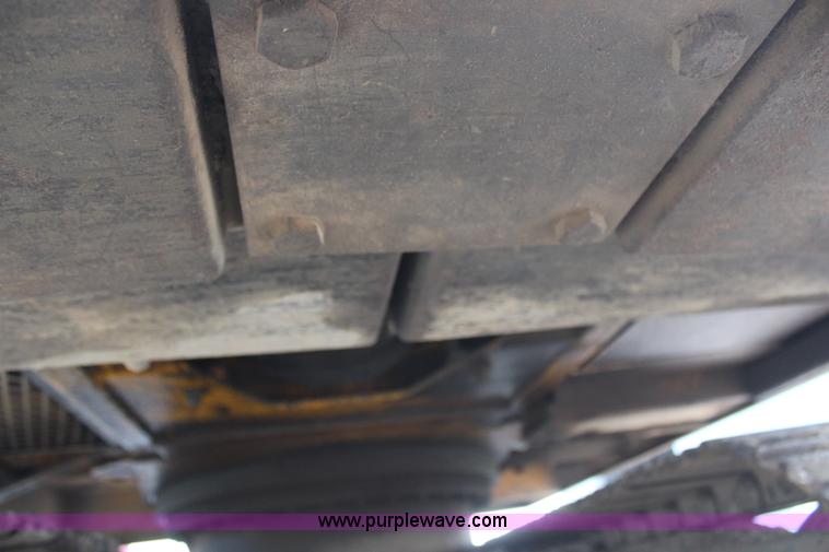 image for item H6136 John Deere 690B excavator