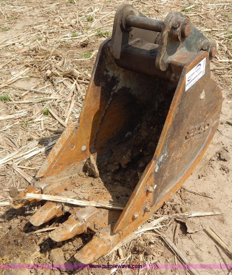 image for item I1006 Eaco 24"W excavator bucket