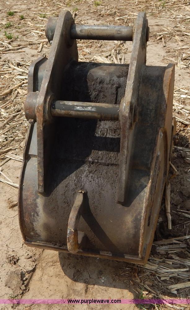 image for item I1006 Eaco 24"W excavator bucket