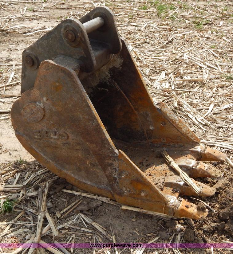 image for item I1006 Eaco 24"W excavator bucket