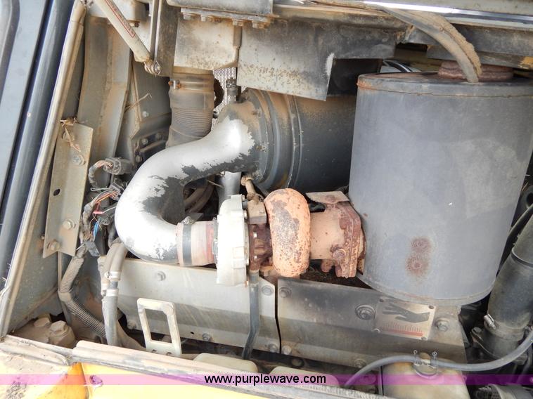 image for item I1008 1996 Komatsu D65EX-12 dozer