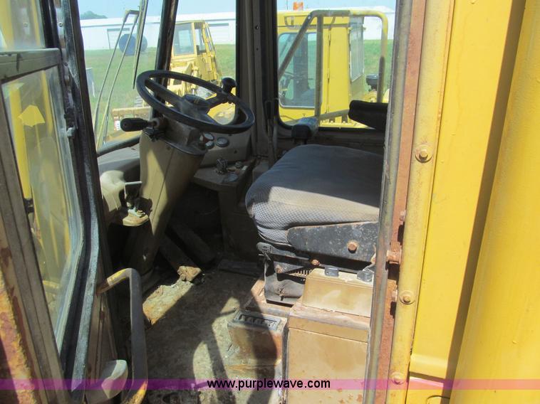 image for item I7056 1988 Caterpillar 980C wheel loader