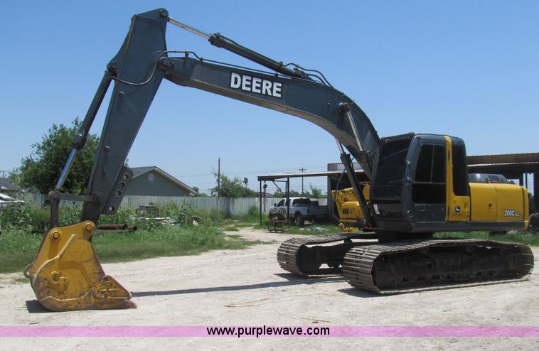 image for item I7064 2004 John Deere 200C LC excavator