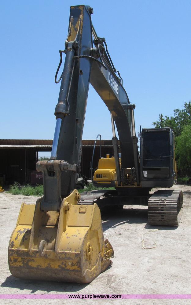 image for item I7064 2004 John Deere 200C LC excavator