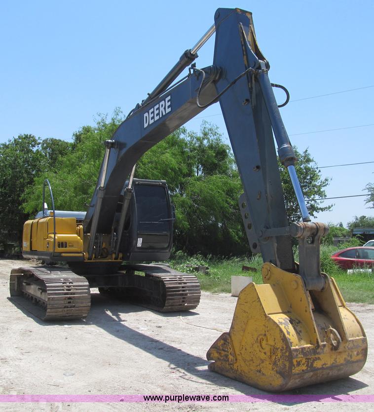 image for item I7064 2004 John Deere 200C LC excavator