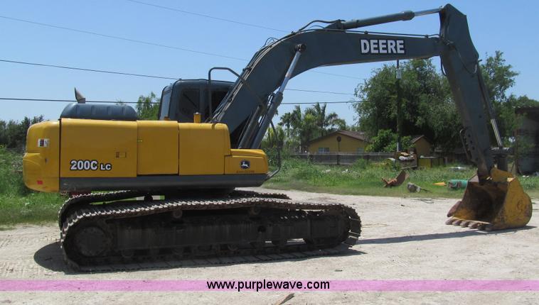 image for item I7064 2004 John Deere 200C LC excavator