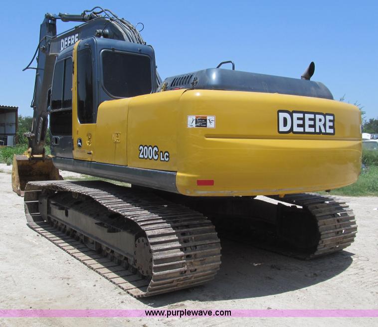 image for item I7064 2004 John Deere 200C LC excavator