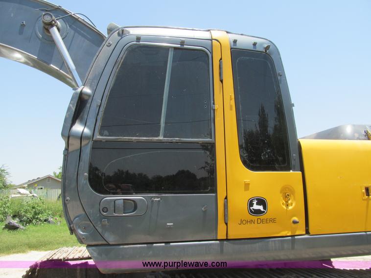 image for item I7064 2004 John Deere 200C LC excavator