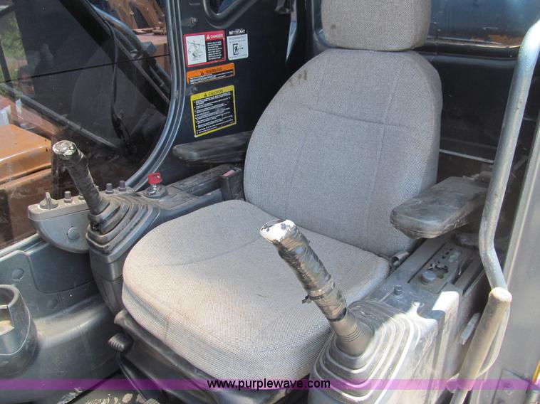 image for item I7064 2004 John Deere 200C LC excavator