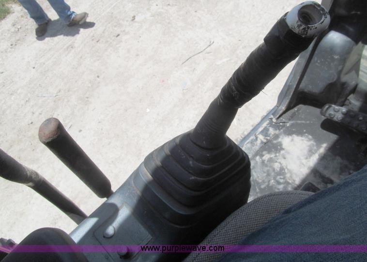 image for item I7064 2004 John Deere 200C LC excavator