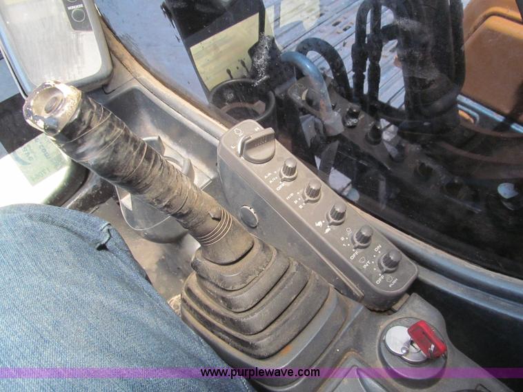 image for item I7064 2004 John Deere 200C LC excavator