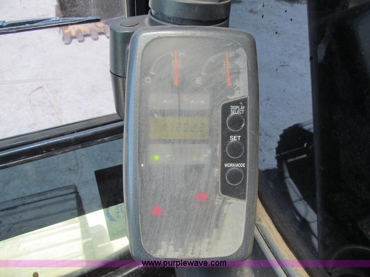 image for item I7064 2004 John Deere 200C LC excavator