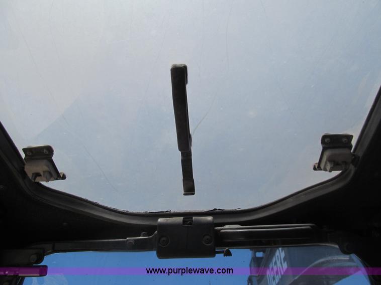 image for item I7064 2004 John Deere 200C LC excavator