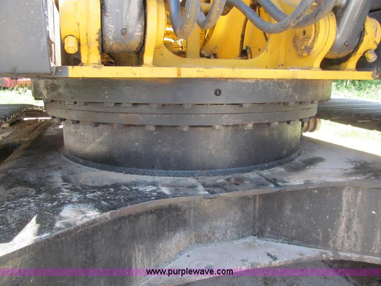 image for item I7064 2004 John Deere 200C LC excavator