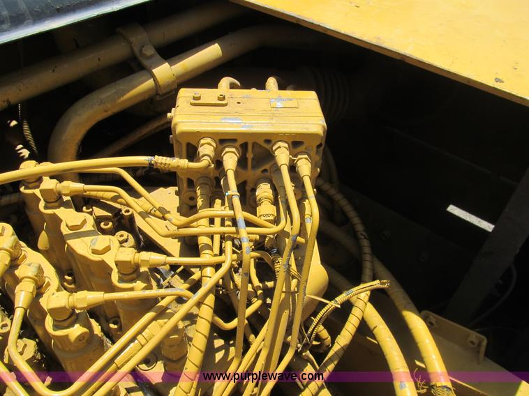 image for item I7064 2004 John Deere 200C LC excavator