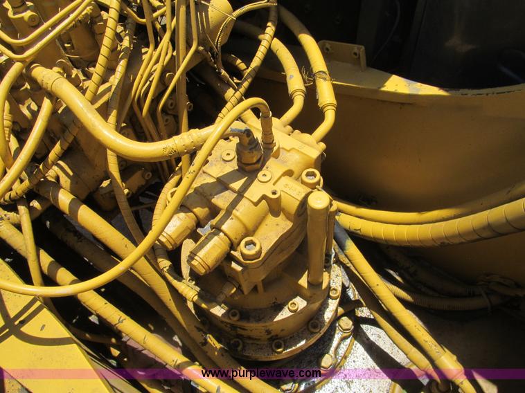 image for item I7064 2004 John Deere 200C LC excavator