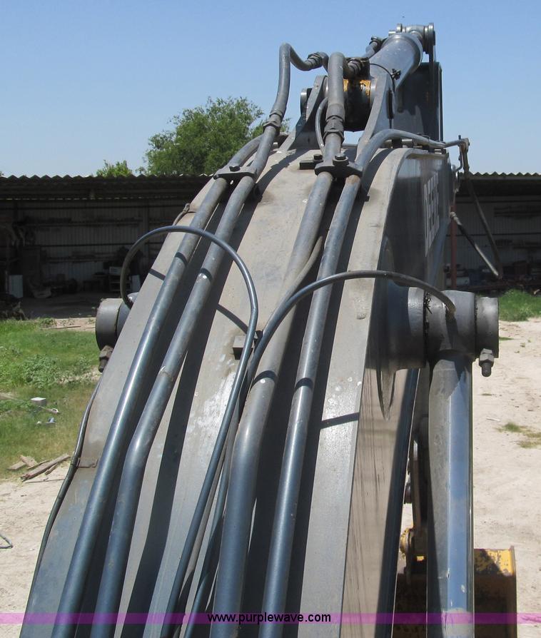 image for item I7064 2004 John Deere 200C LC excavator