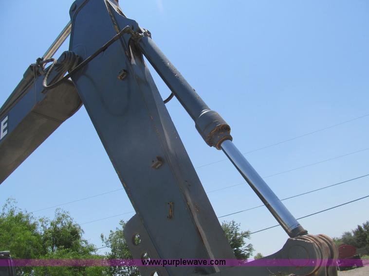 image for item I7064 2004 John Deere 200C LC excavator