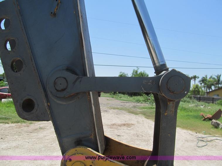 image for item I7064 2004 John Deere 200C LC excavator