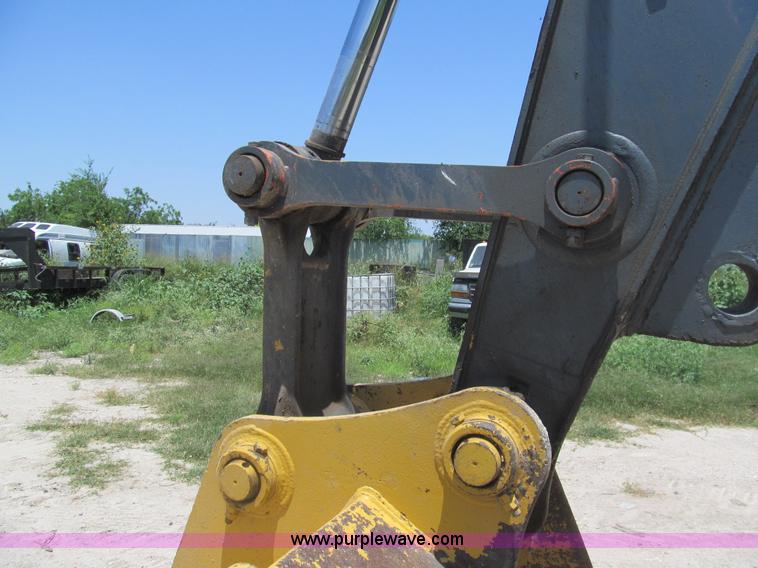 image for item I7064 2004 John Deere 200C LC excavator