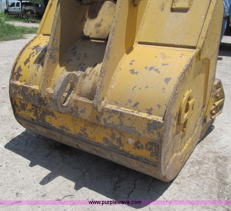 image for item I7064 2004 John Deere 200C LC excavator
