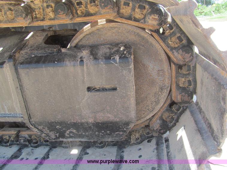 image for item I7064 2004 John Deere 200C LC excavator