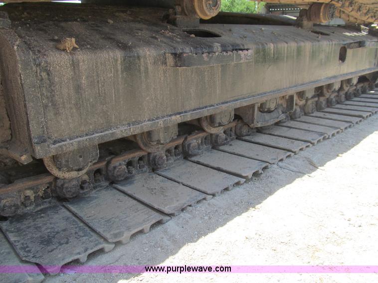 image for item I7064 2004 John Deere 200C LC excavator