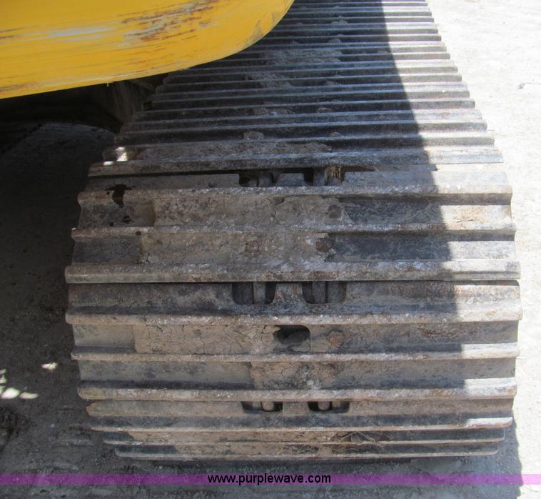 image for item I7064 2004 John Deere 200C LC excavator