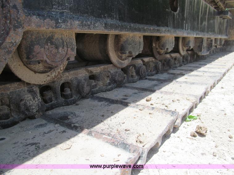 image for item I7064 2004 John Deere 200C LC excavator