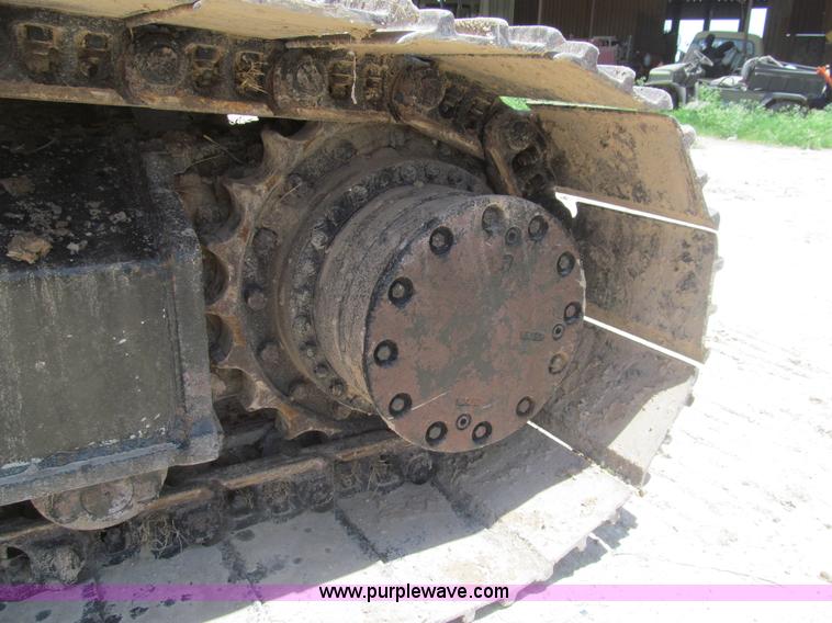 image for item I7064 2004 John Deere 200C LC excavator