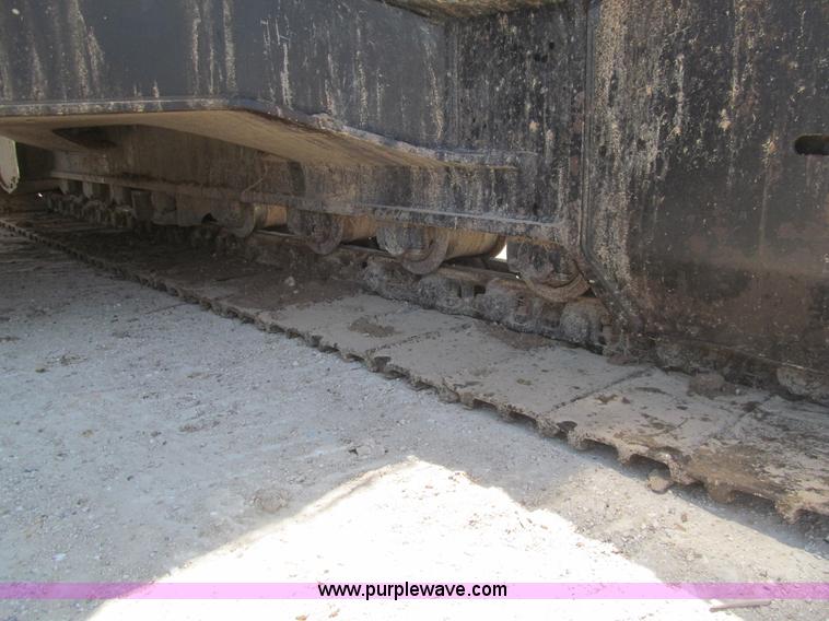 image for item I7064 2004 John Deere 200C LC excavator