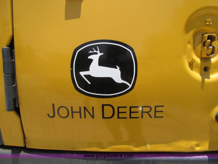 image for item I7064 2004 John Deere 200C LC excavator