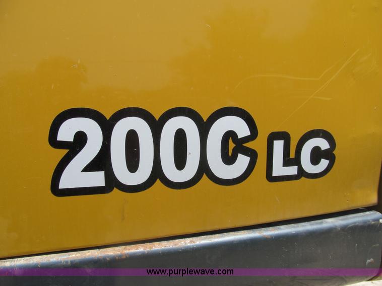 image for item I7064 2004 John Deere 200C LC excavator
