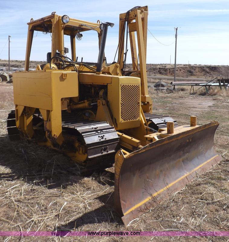 image for item I9037 1985 Caterpillar D3B dozer