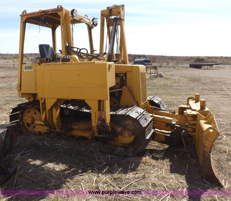 image for item I9037 1985 Caterpillar D3B dozer