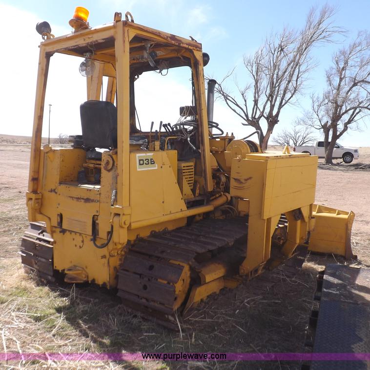 image for item I9037 1985 Caterpillar D3B dozer