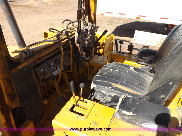 image for item I9037 1985 Caterpillar D3B dozer