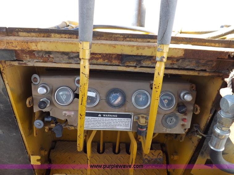 image for item I9037 1985 Caterpillar D3B dozer