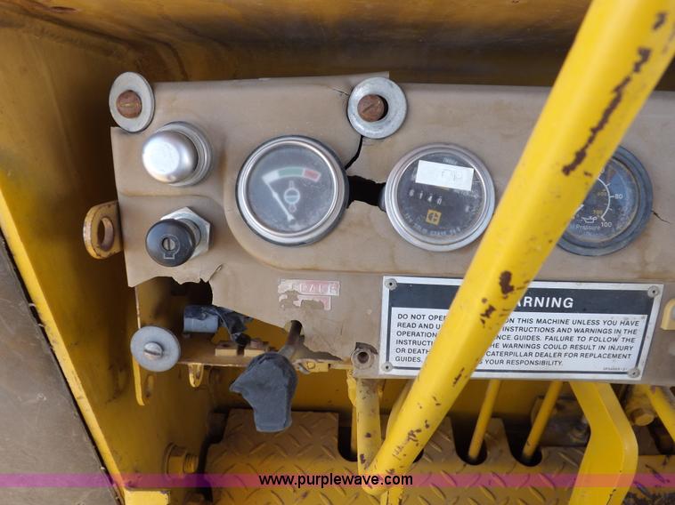 image for item I9037 1985 Caterpillar D3B dozer