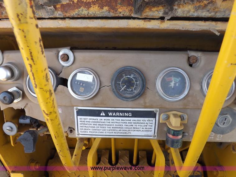 image for item I9037 1985 Caterpillar D3B dozer