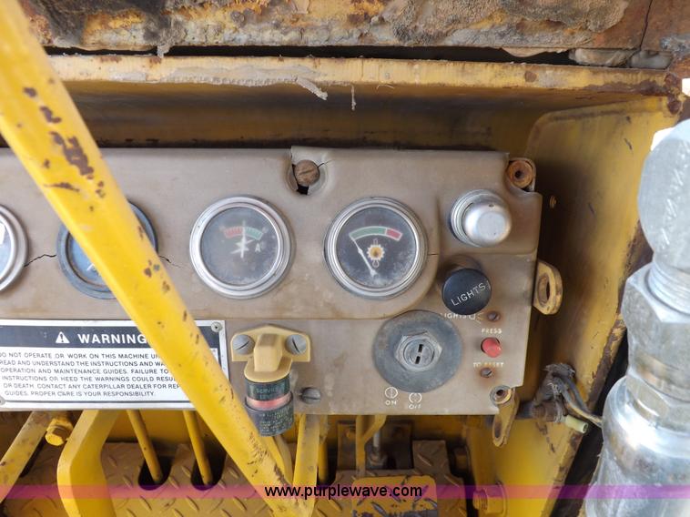 image for item I9037 1985 Caterpillar D3B dozer