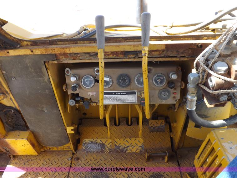 image for item I9037 1985 Caterpillar D3B dozer