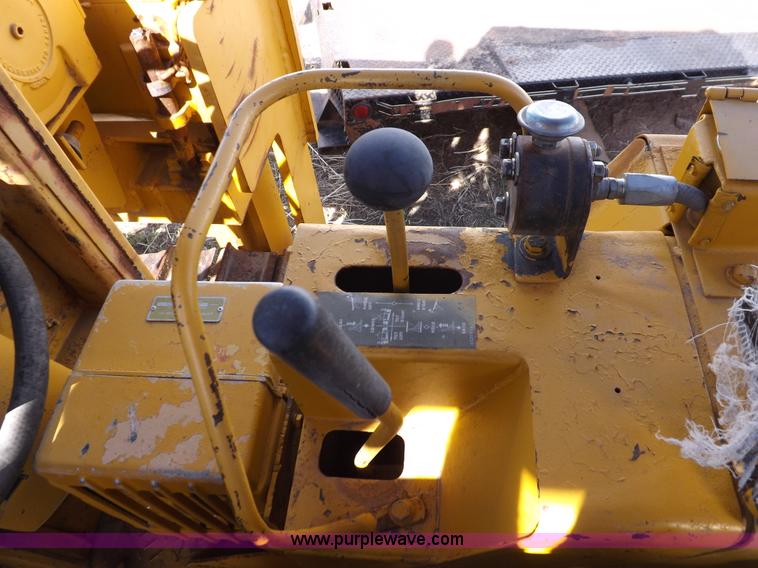 image for item I9037 1985 Caterpillar D3B dozer
