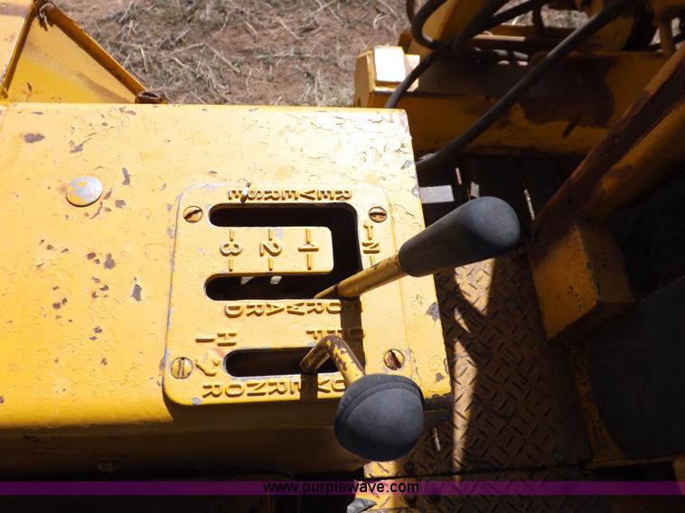 image for item I9037 1985 Caterpillar D3B dozer