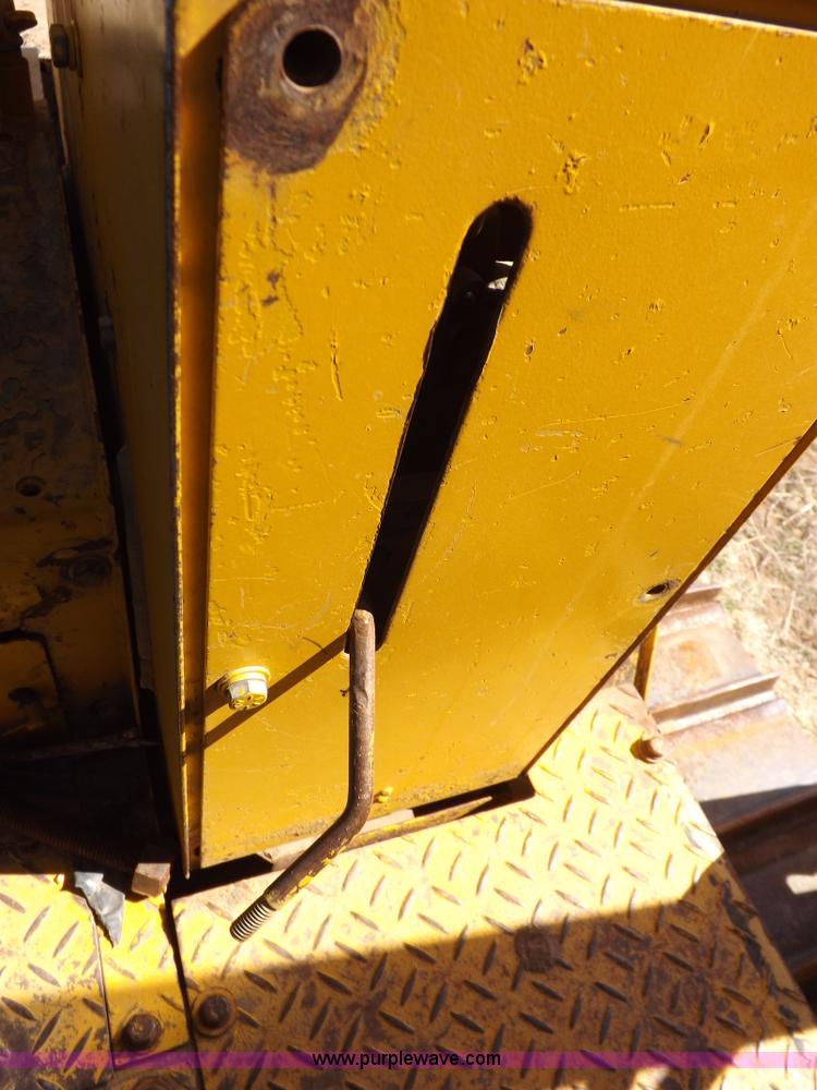 image for item I9037 1985 Caterpillar D3B dozer