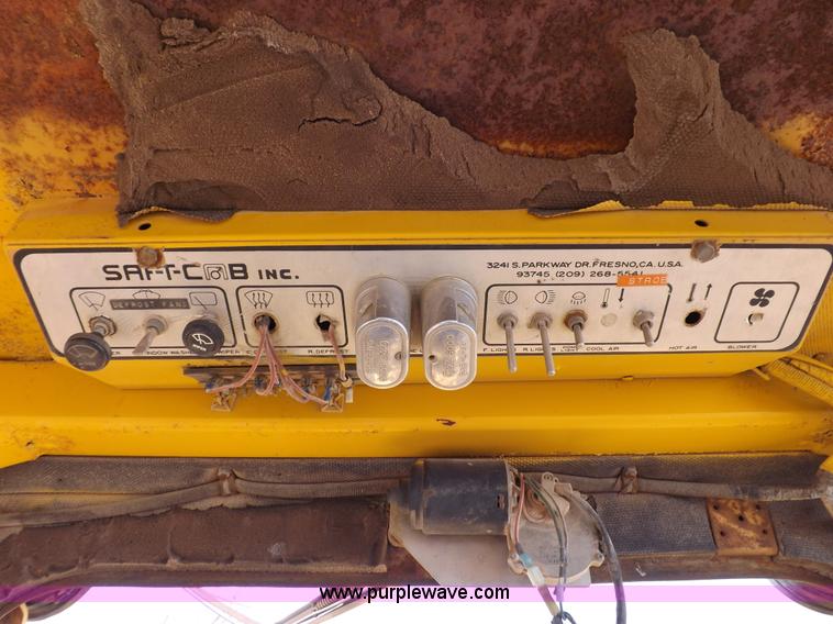 image for item I9037 1985 Caterpillar D3B dozer