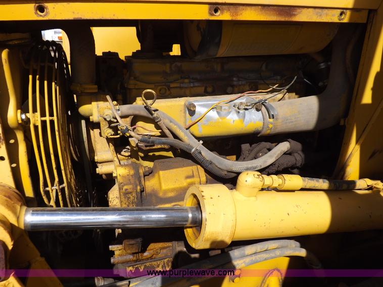 image for item I9037 1985 Caterpillar D3B dozer