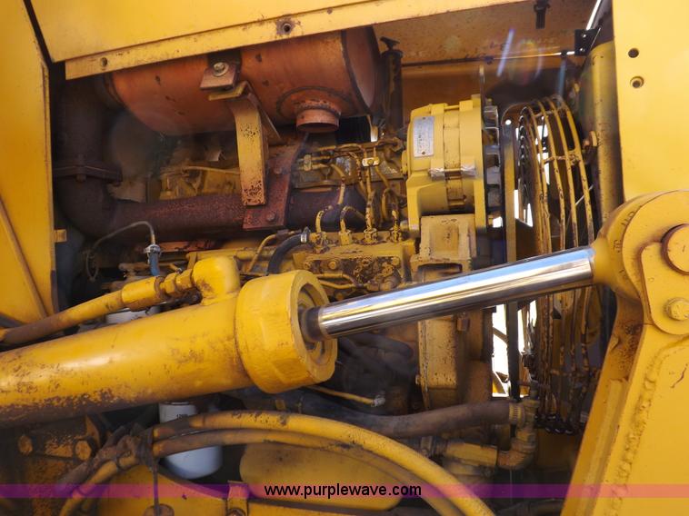 image for item I9037 1985 Caterpillar D3B dozer