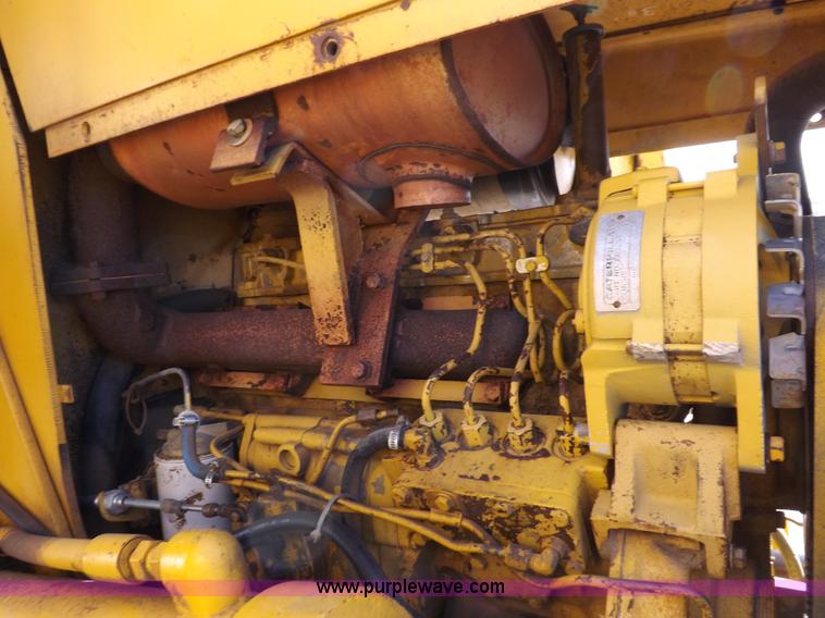 image for item I9037 1985 Caterpillar D3B dozer